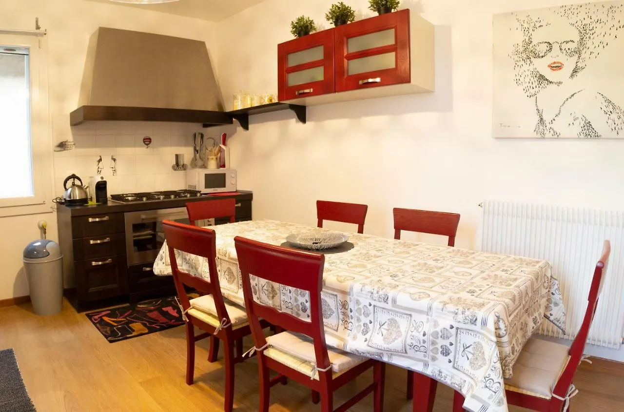 La Casa Quadra Apartment Fontanelle  Italy